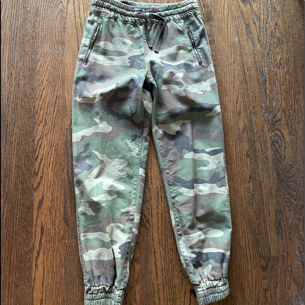 Never worn TNA camo pants from Aritzia!! - Picture 1 of 3